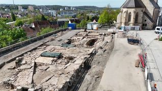 Zurzeit wird auf dem südlichen Teil des Schlossbergs gegraben. Bild: Dettenmeyer