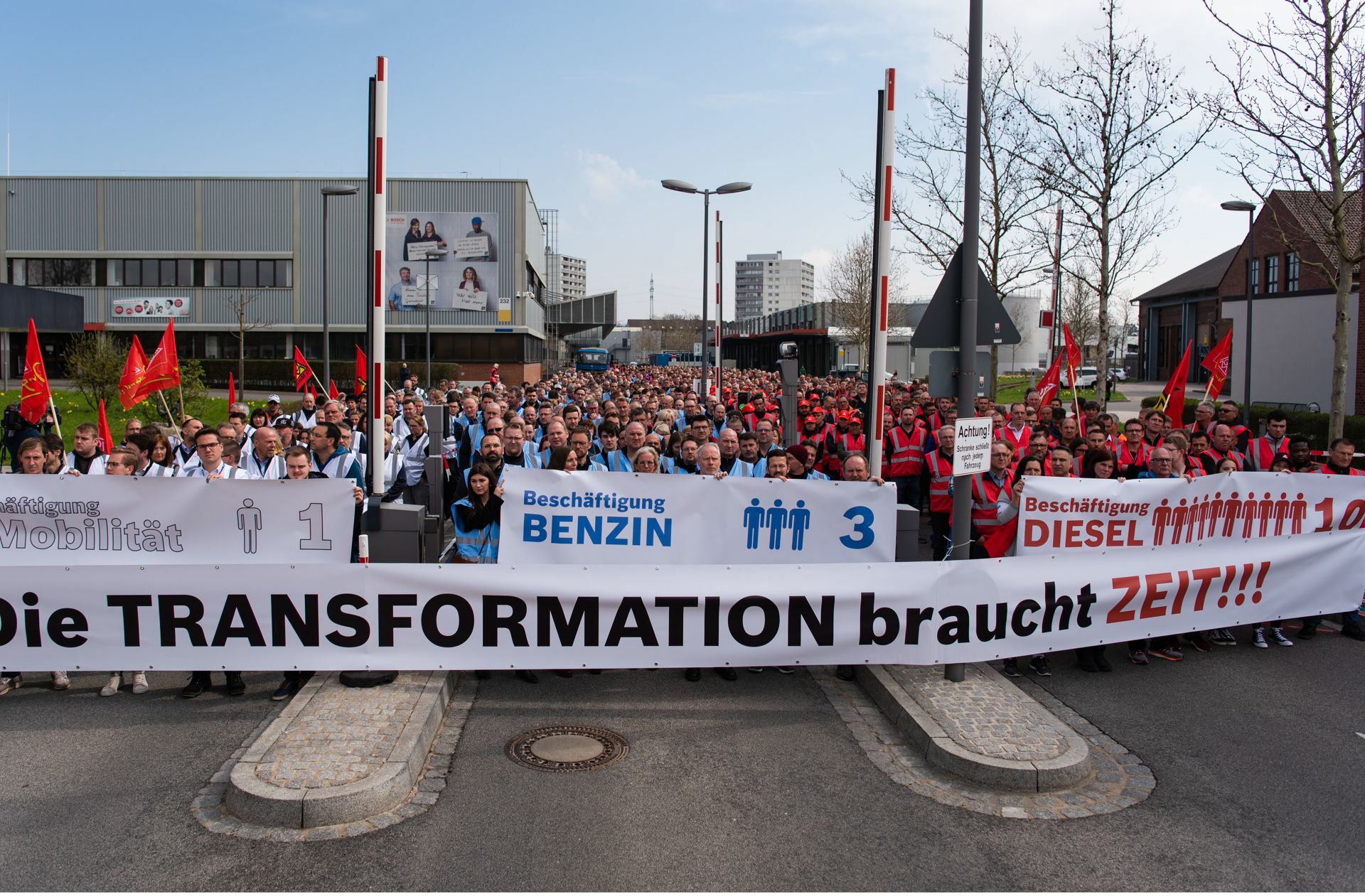 Eine Faustformel von Bosch lautet: Braucht es für die Produktion des Diesel zehn Arbeitsplätze, dann sind es beim Benziner drei und beim E-Auto bleibt nur noch einer.