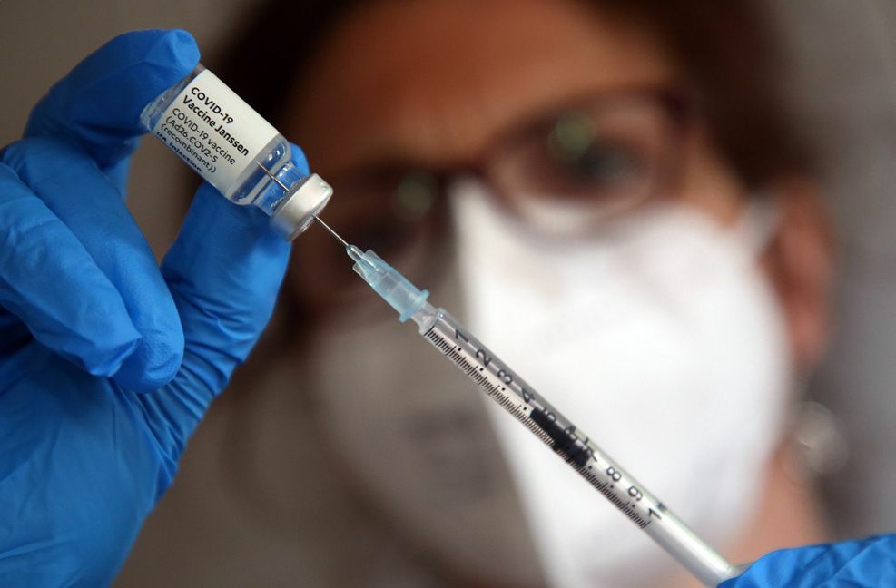 Bis die Betriebsärzte loslegen können, sind noch einige Hürden zu überwinden. Foto: dpa/Wolfgang Kumm