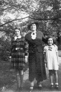 Bella Ullmann mit ihren Töchtern Irene (links) und Edith.