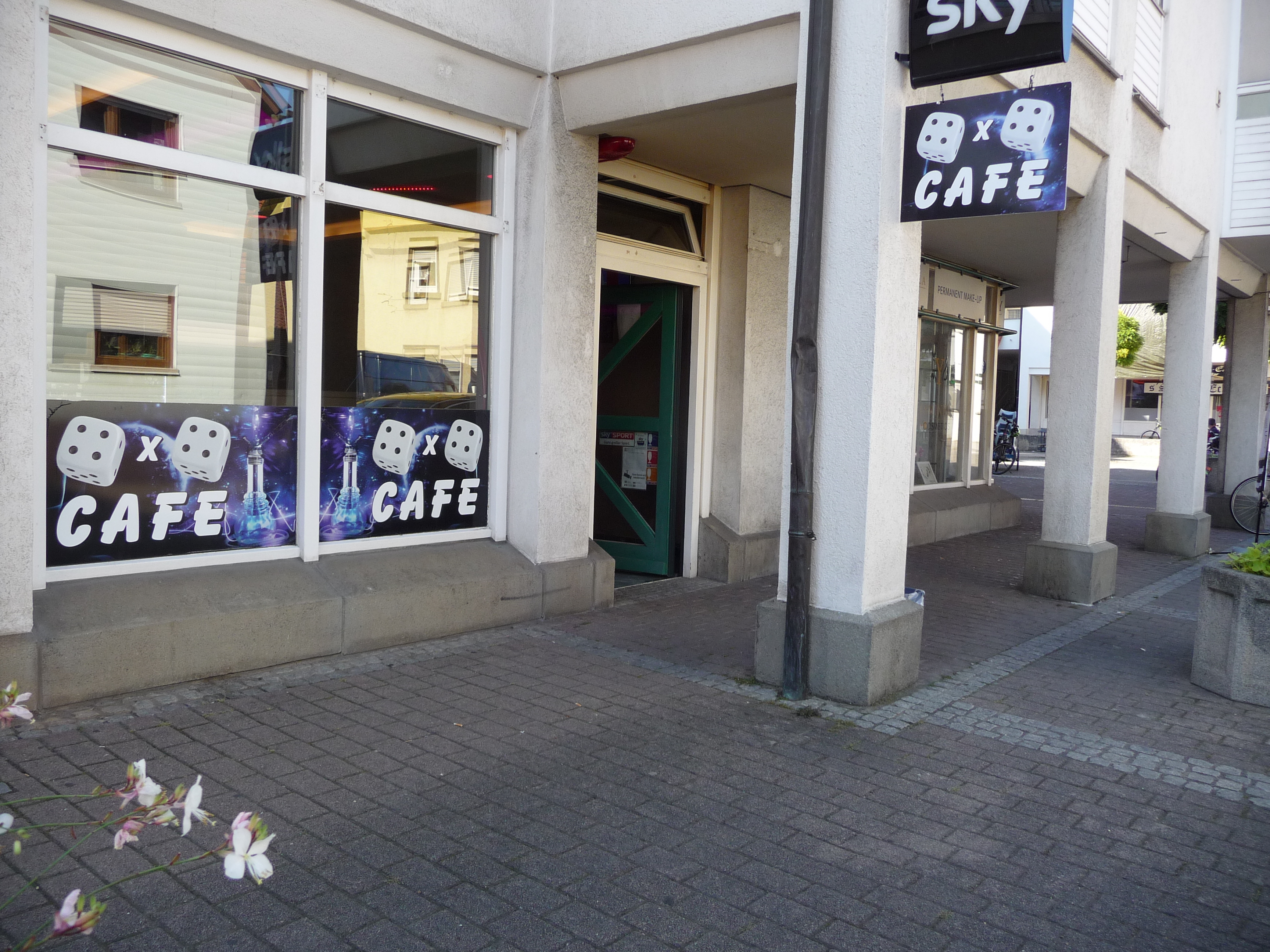 Das Vier-mal-vier-Café muss im Gegensatz zur Konkurrenz in der Nachbarschaft auf die Außengastronomie verzichten.                                   Bild: Reichert