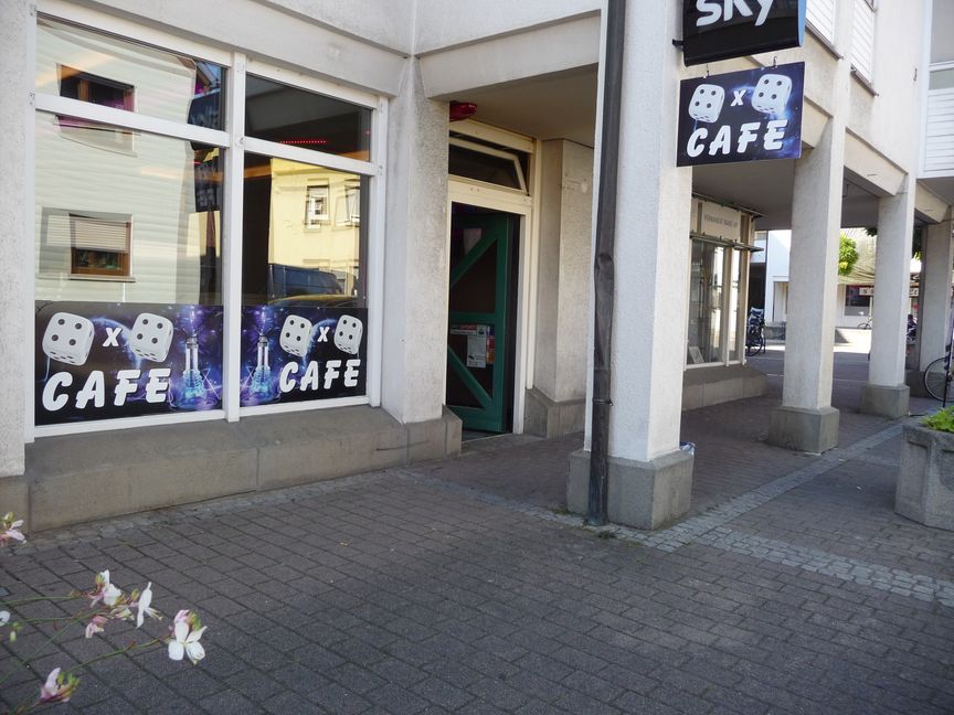 Das Vier-mal-vier-Café muss im Gegensatz zur Konkurrenz in der Nachbarschaft auf die Außengastronomie verzichten.                                   Bild: Reichert