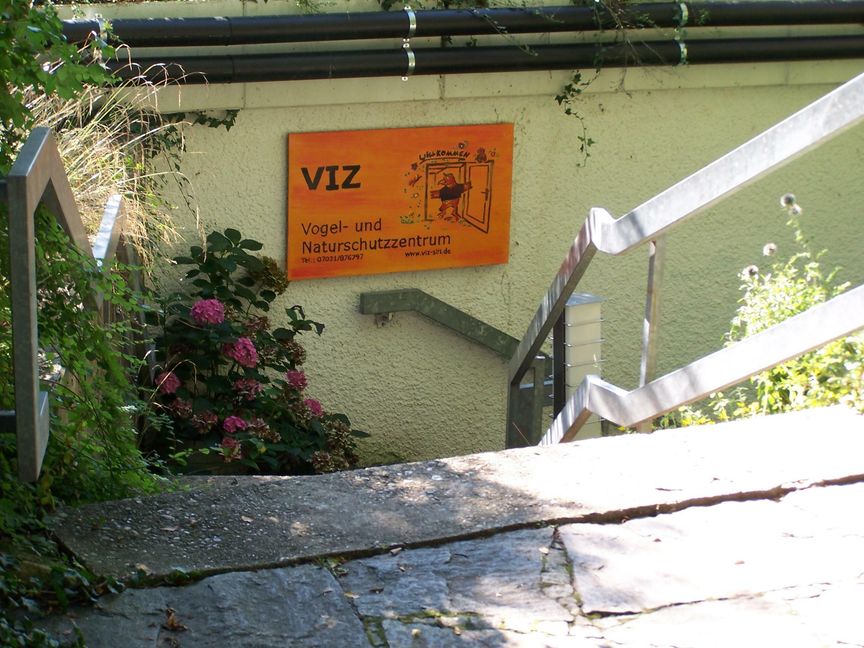 Der Eingang zum Sindelfinger Vogelzentrum befindet sich neben dem Haupteingang des Freibads.  Bild: Steiner/A
