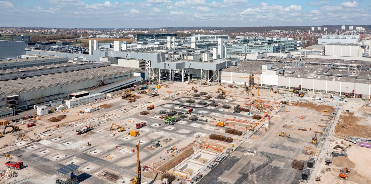Auf dieser Fläche im Mercedes-Benz-Werk Sindelfingen entsteht die neue Lackiererei.
