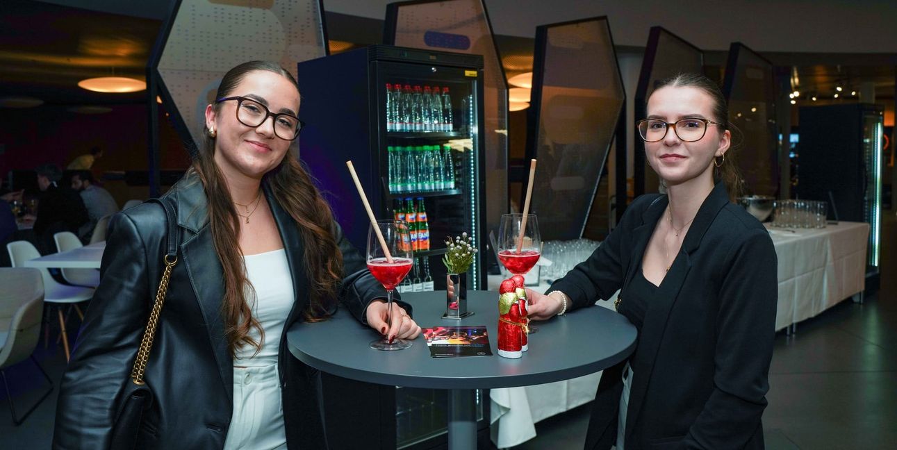 Coole Karren, nette Leute, prima Stimmung: So war die After Work Party im Kundencenter von Mercedes-Benz in Sindelfingen.