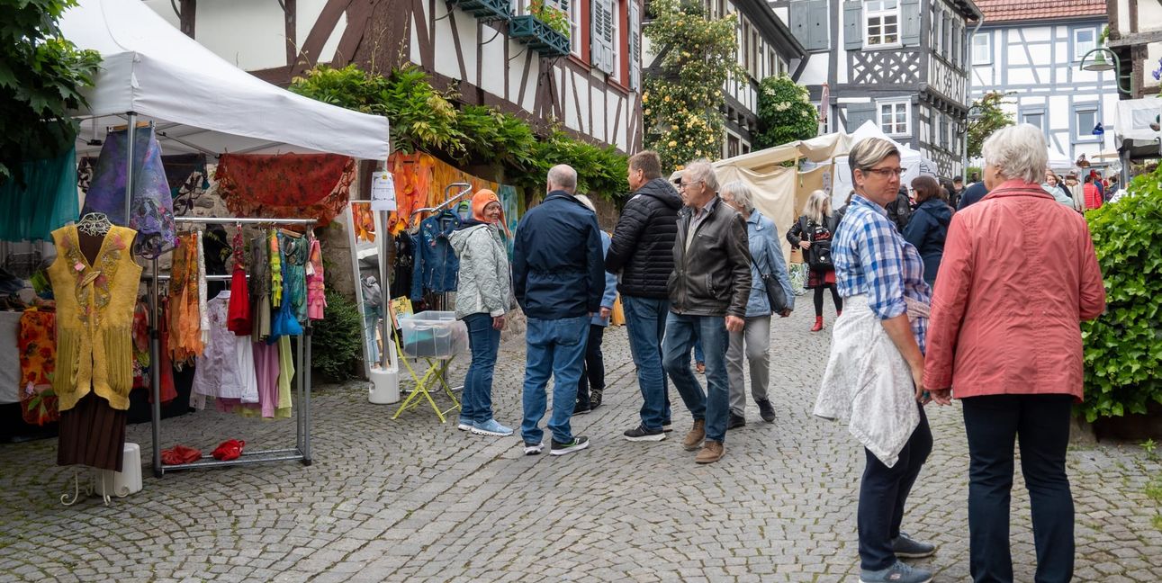 Bummeln beim Handwerkermarkt in der Altstadt.