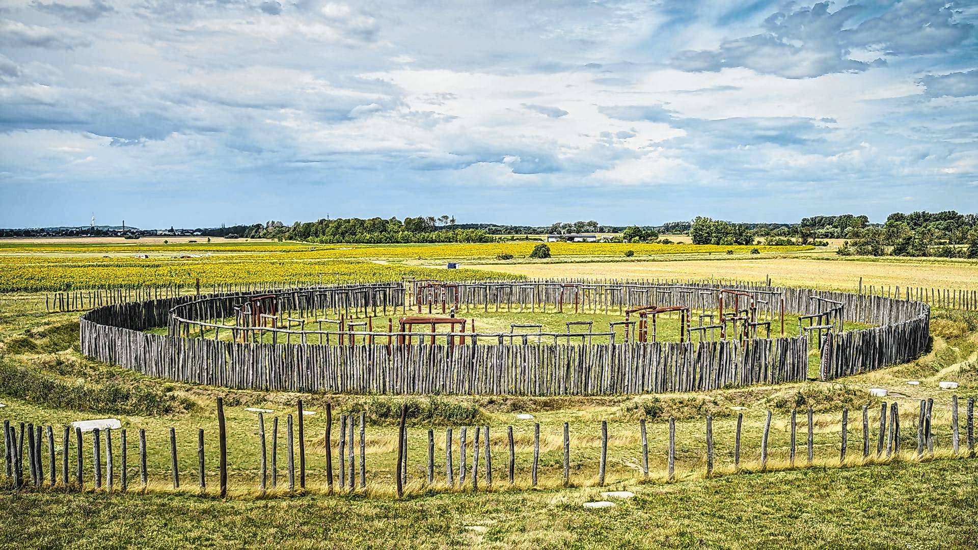 Das Ringheiligtum Pömmelte am Tag der Sommersonnenwende: Die prähistorische Kreisgrabenanlage wird von Archäologen auch als das deutsche Stonehenge bezeichnet.