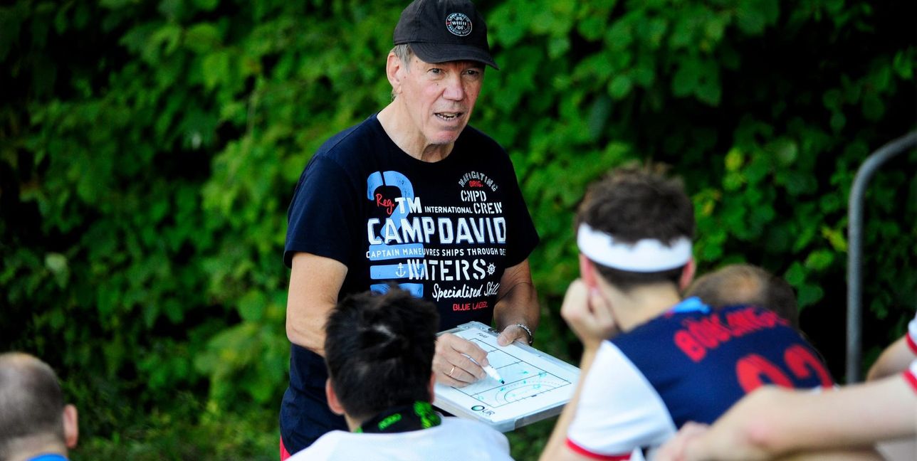 Böblingens Trainer Thomas Dauner hofft, dass bei seinen Spielern im Heimspiel am Samstag gegen Nürnberg der Knoten platzt. Bild: photostampe