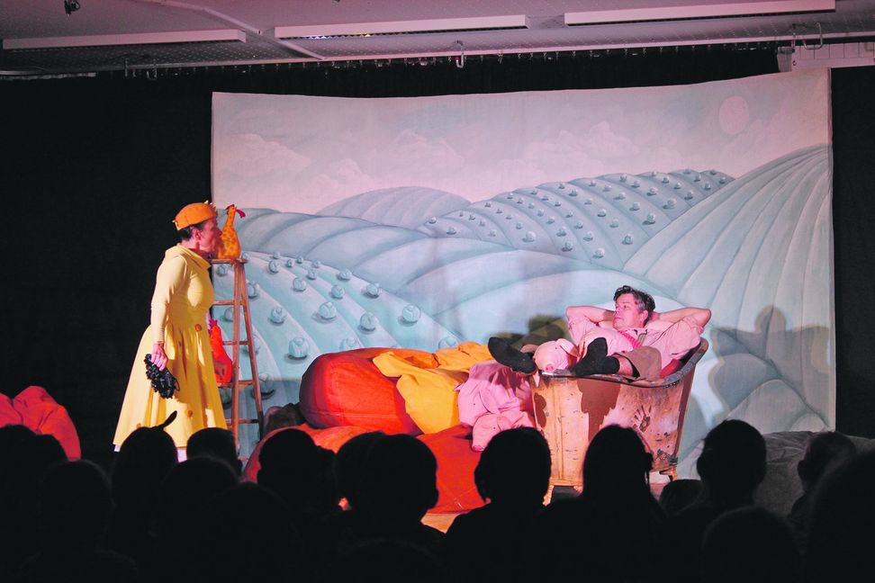 In Sindelfingen fand das vom Kreisjugendring und Kreisjugendreferat organisierte Kinder- und Jugendtheaterfestival „Theater im Kreis“ statt. So konnten Erst- und Zweitklässler zwei Vorstellungen der Schauspielgruppe „Theaterkumpanei“ in der Gemeinschaftsschule Eichholz erleben. Bild: z
