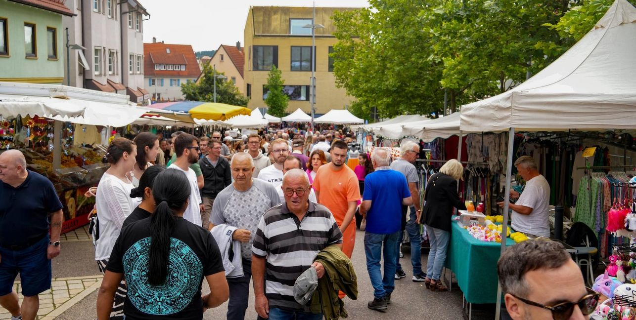 Beim Flohmarkt findet jeder das ein‘ oder andere Schätzchen.