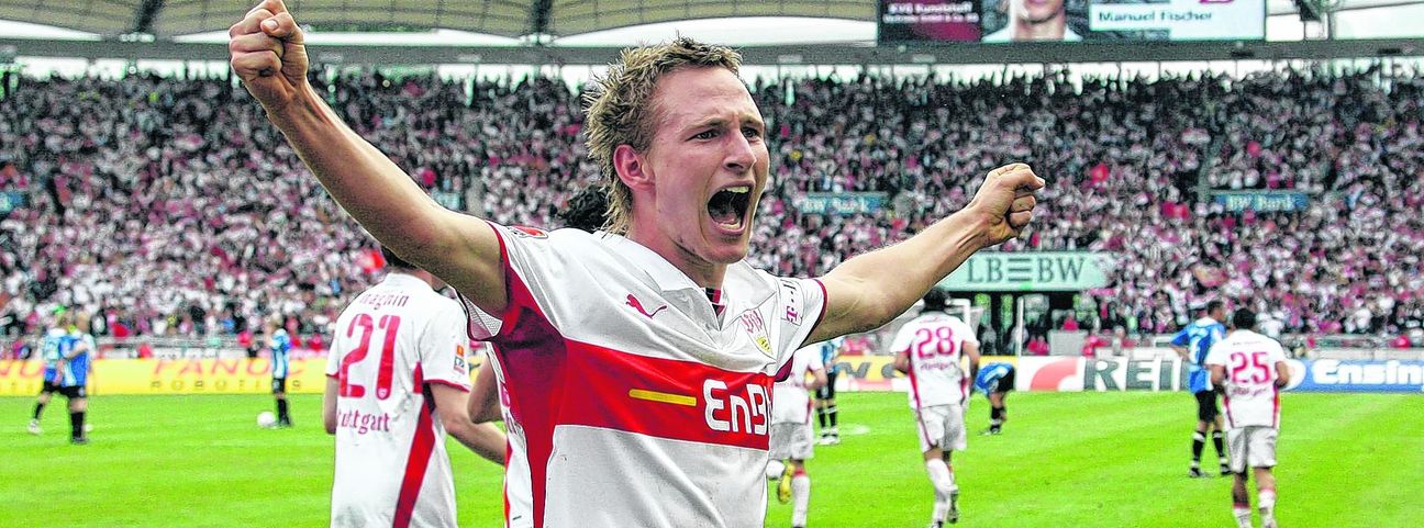 Der größte Moment von Manuel Fischer in der Fußball-Bundesliga. Gerade hat er das 2:1 für den VfB Stuttgart im letzten Saisonspiel 2007/2008 geschossen. Es blieb der einzige Treffer des heute 28-Jährigen im Fußball-Oberhaus. Immerhin hat er auch knapp 20 Minuten in der Champions League gespielt.  Bild: Baumann