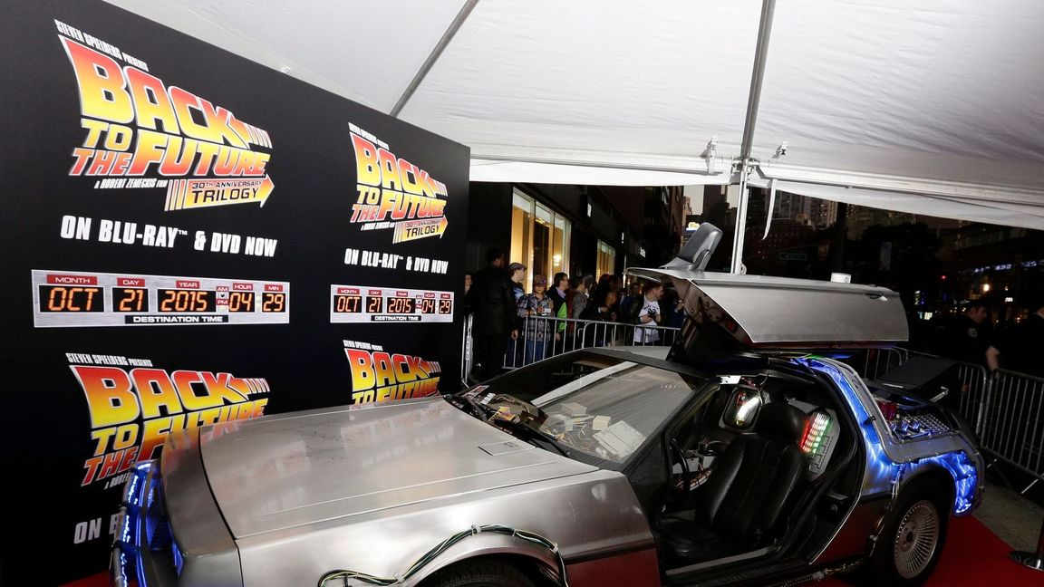 Der DeLorean-Wagen ist die Zeitmaschine, mit der Marty McFly und und Doc Brown in die Zukunft reisen (Archivbild).