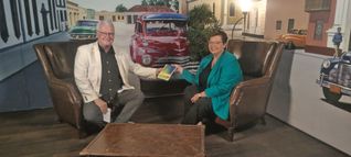Gerlinde Feine (rechts) ist nicht nur Pfarrerin in der Böblinger Stadtkirche, sondern auch Buchautorin. Ihr Werk „Habseligkeiten“ stellt sie im Stadtgespräch Böblingen bei Regio TV mit Hans-Jörg Zürn (Sindelfinger Zeitung/Böblinger Zeitung) vor. Bild: Regio TV
