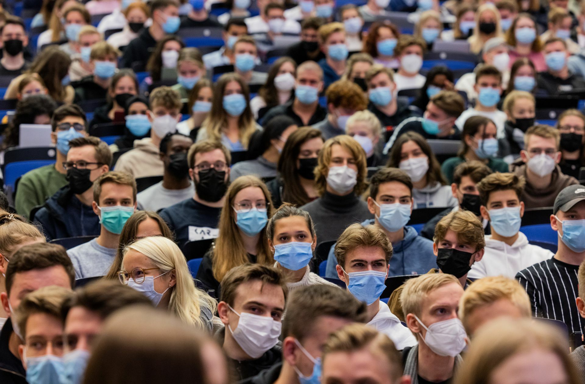 Im westfälischen Münster haben die Vorlesungen schon begonnen. Der Hörsaal ist voll.
 Foto: dpa/Rolf Vennenbernd