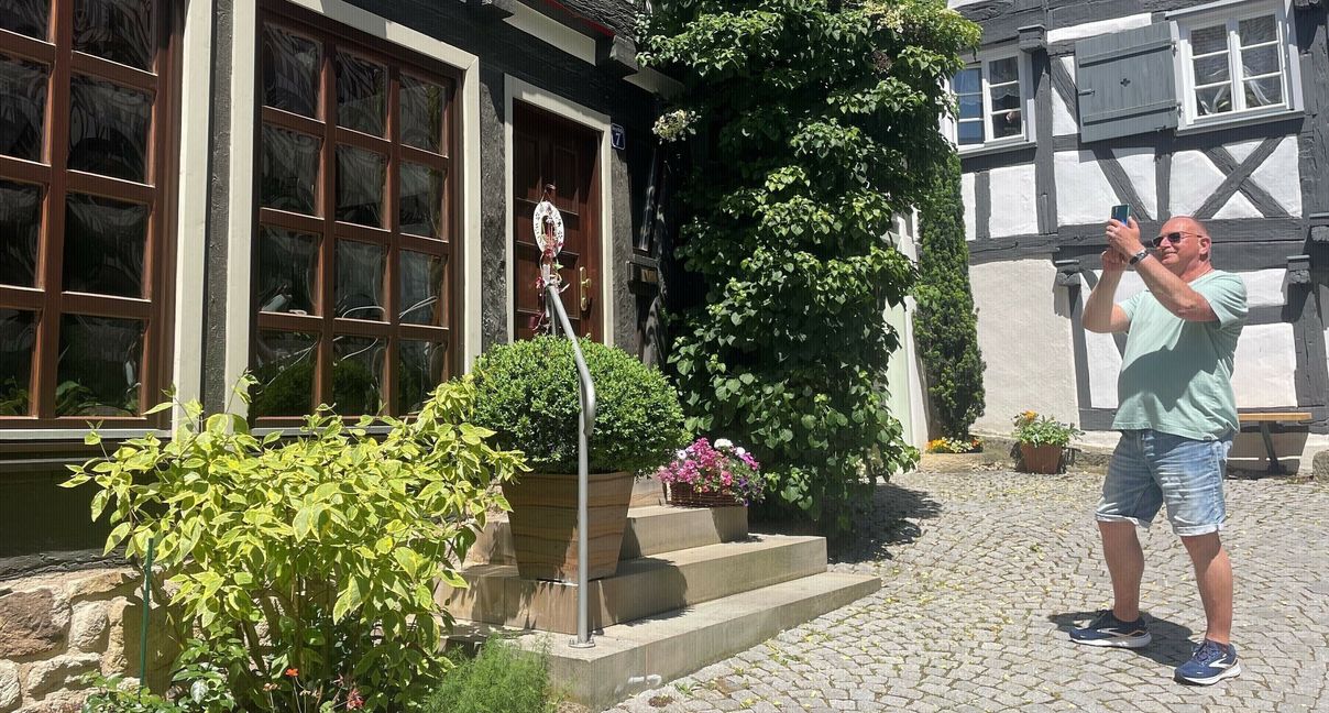 Die Kurze Gasse ist Wolfgang Wenzels liebste Fotokulisse in Sindelfingen. Die historischen Fachwerkhäuser trägt er mit seinen Fotos ins Netz: Auf Instagram erreicht er Menschen in ganz Deutschland. Bild: Gospodarczyk