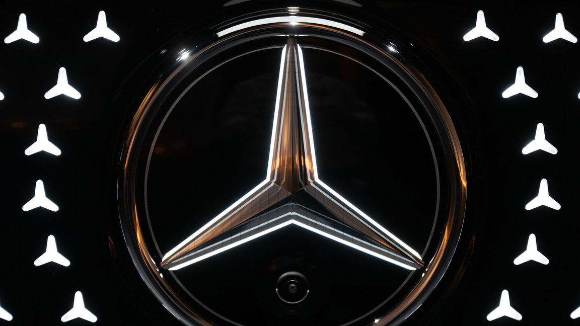 Zu Jahresbeginn musste Mercedes-Benz einen Gewinneinbruch hinnehmen. (Archivbild)