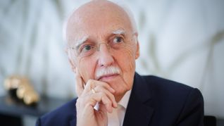 Überraschend viele Deutsche blicken mit Optimismus auf das neue Jahr, findet der Hamburger Zukunftsforscher Horst Opaschowski. (Archivbild)