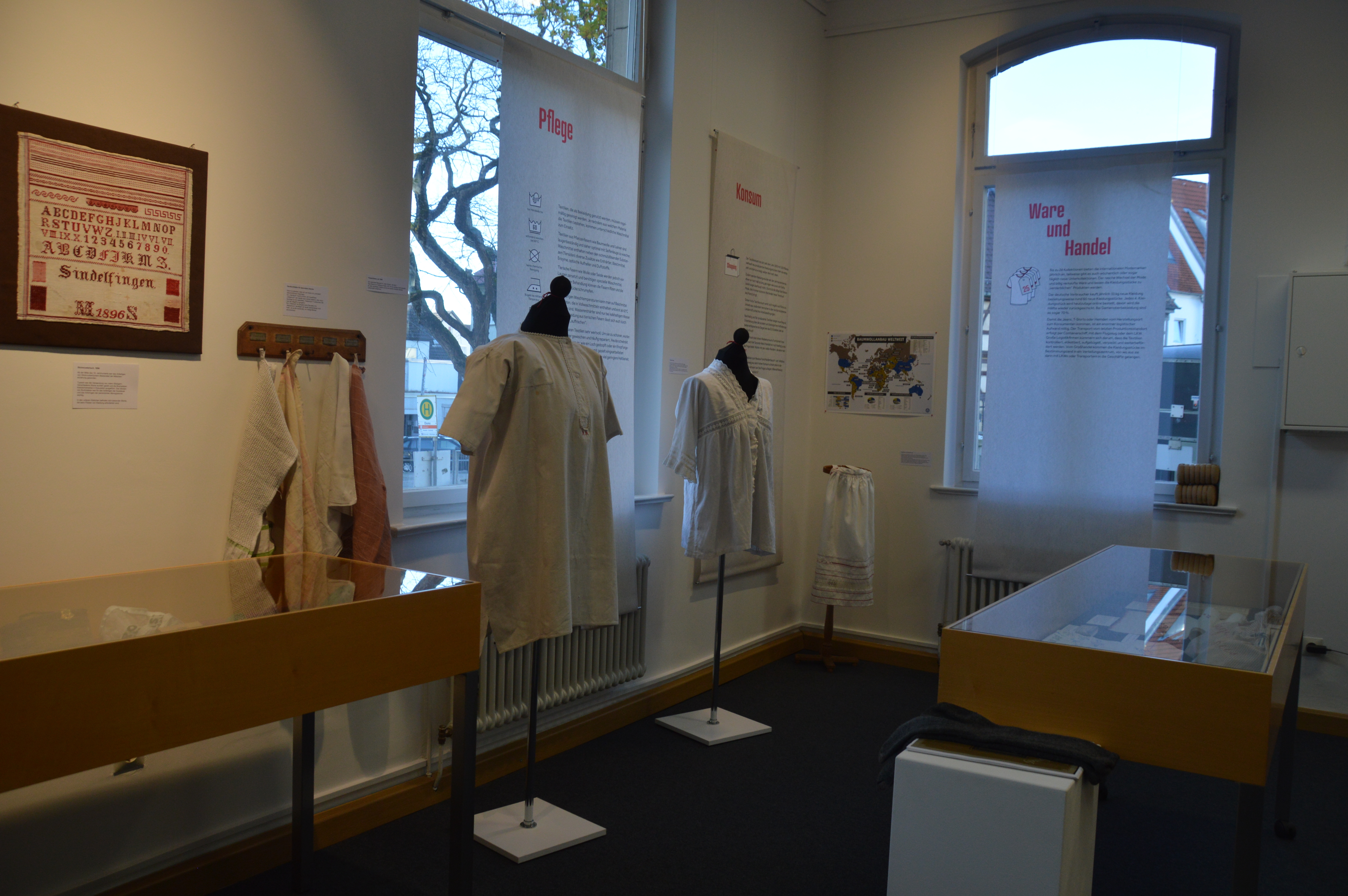 Die Wanderausstellung "Garne. Stoffe. Waren - Vom Wert des Textilen" ist in sechs Museen zu sehen. Momentan in Sindelfingen.      Bild: Hermann