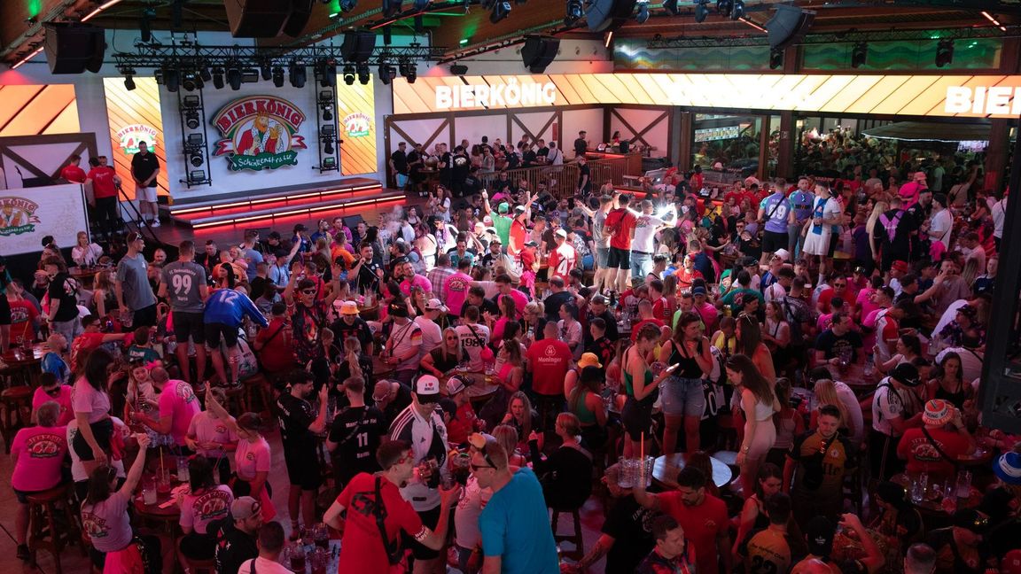 Deutsche Trinkkultur: Der Bierkönig ist im Sommer oft voll - so wie viele Gäste. (Archivbild)