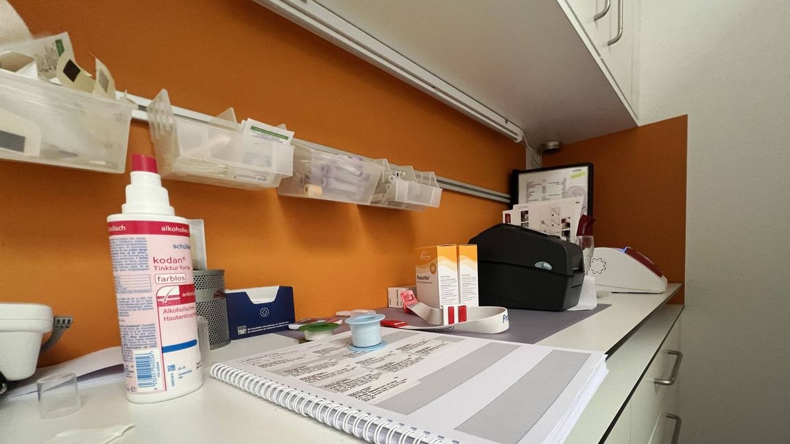 Gutachter der Krankenkassen haben im vergangenen Jahr in Baden-Württemberg in 270 Fällen Behandlungsfehler festgestellt, die bei den Patientinnen und Patienten zu gesundheitlichen Schäden geführt haben. (Symbolbild)