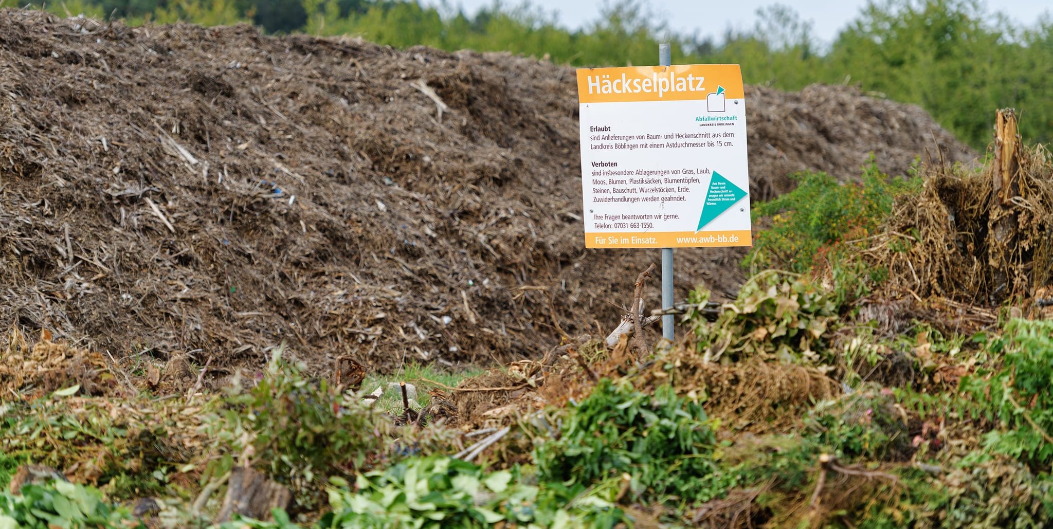 Nach längerer Schließung öffnet der Häckselplatz auf der ehemaligen Kreismülldeponie wieder seine Pforten.