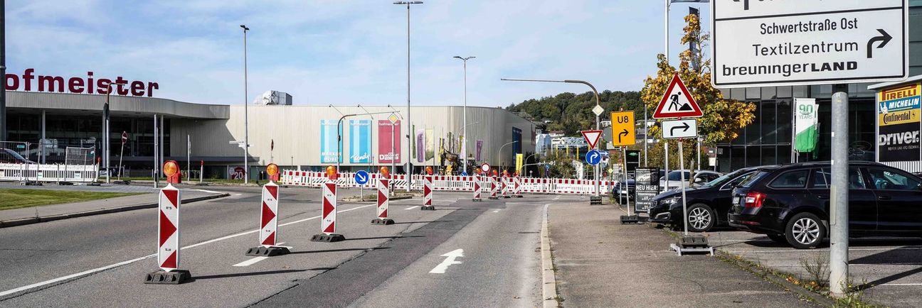 Von der Leibnizstraße kommend kann man nur noch nach rechts abbiegen.