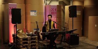 Multiinstrumentalist Juri de Marco bei seinem NMCF-Auftritt im Sindelfinger Z-Druck.