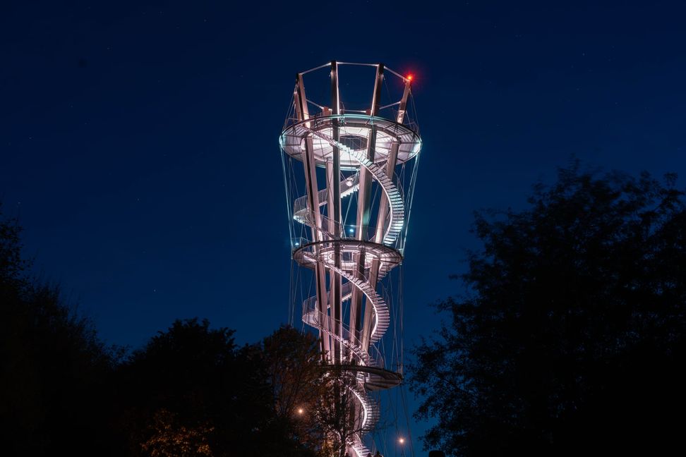 Eine Augenweide: Der beleuchtete Schönbuchturm.