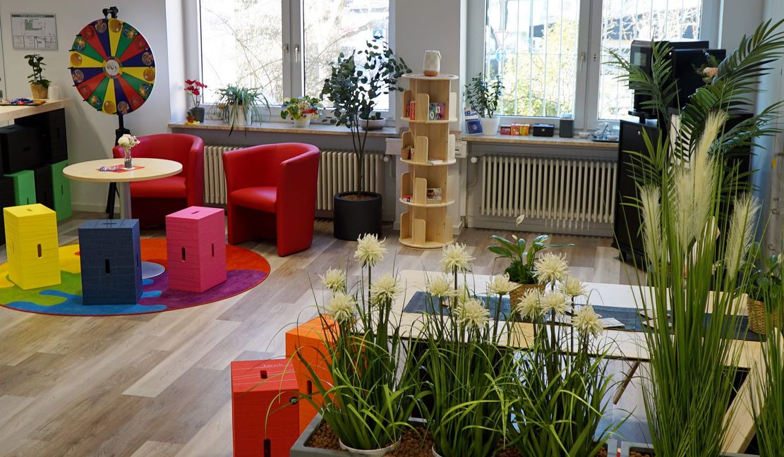 Der Coworking Space ermöglicht es den unterschiedlichsten Menschen, zusammenzukommen und kreative Ideen zu entwickeln.