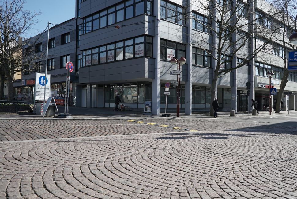 Im Erdgeschoss am Unteren Marktplatzeck war die Commerzbank bis März 2020, nun soll dort ein Eiscafé rein. Bild: Heiden