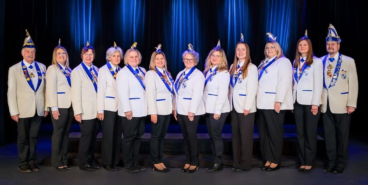 Der Elferrat mit Präsidentin Uschi Zinser in der Mitte.