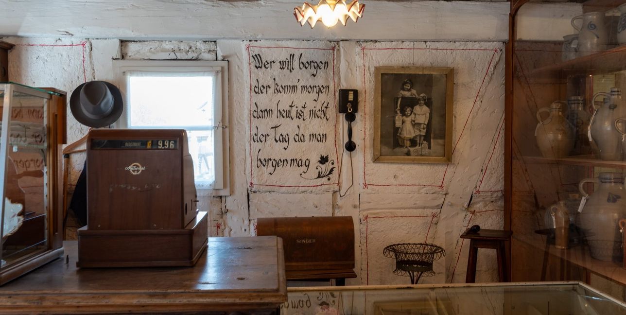 HIer wird nichts verliehen - klare Ansage im Laden von Theodor Hueber.