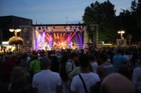 Voller Marktplatz bei "Sindelfingen rockt" und den Hits von Roxette.