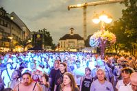 Voller Marktplatz bei "Sindelfingen rockt" und den Hits von Roxette.
