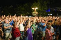 Voller Marktplatz bei "Sindelfingen rockt" und den Hits von Roxette.