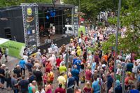 Voller Marktplatz bei "Sindelfingen rockt" und den Hits von Roxette.
