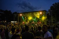 Voller Marktplatz bei "Sindelfingen rockt" und den Hits von Roxette.