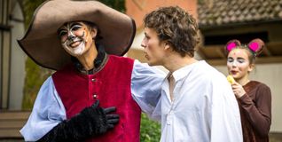 Das Naturtheater Renningen begeistert mit seiner modernen Inszenierung von „Der gestiefelte Kater“ kleine und große Besucher.