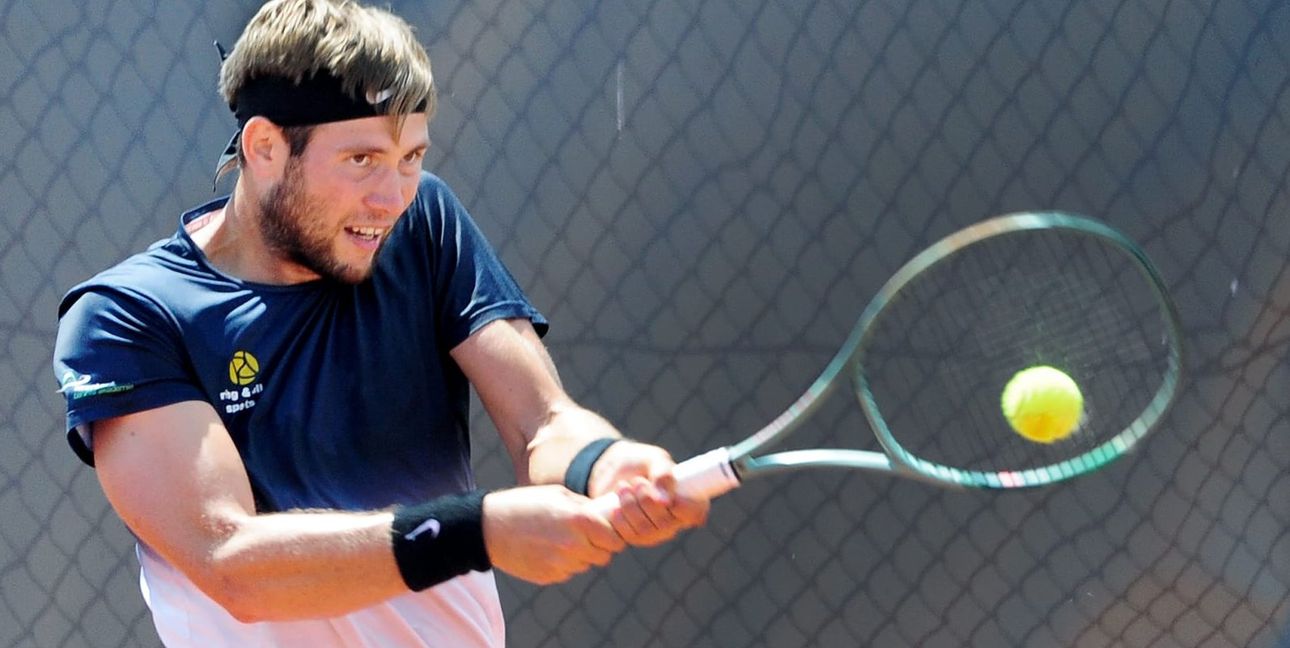 Adrian Kohler zieht gegen den Reutlinger Benjamin Fock durch. Die Sindelfinger Spieler siegen gegen Reutlingen durch die Bank.