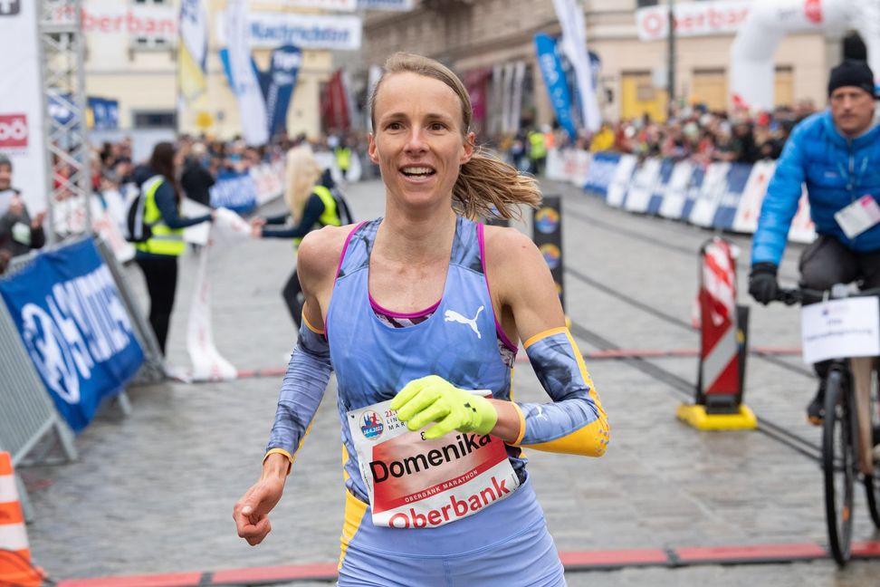 Domenika Mayer, hier auf dem Bild beim Oberbank Linz Donau Marathon, ist am Sonntag beim Olympia-Marathon in Paris gefordert.