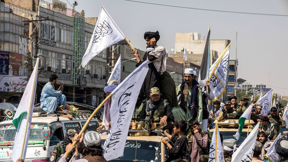 Konvoi der Taliban in Herat: Die Machthaber von Afghanistan haben ein neues Gesetz gegen Bilder in Nachrichtensendungen durchgesetzt. (Symbolbild)