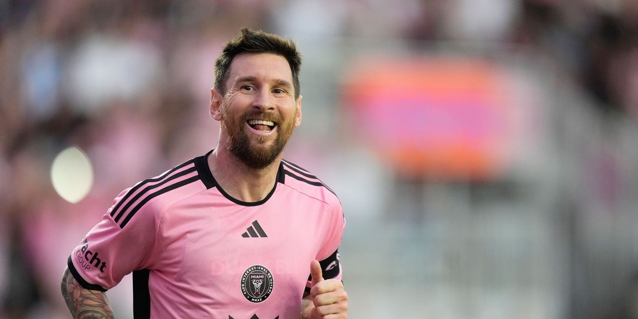Der argentinische Superstar Lionel Messi trägt aktuell beim US-Club Inter Miami an Spieltagen den Rosa-Ton "Pantone 1895C".