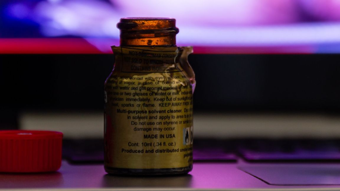 Poppers werden  eingeatmet oder getrunken.