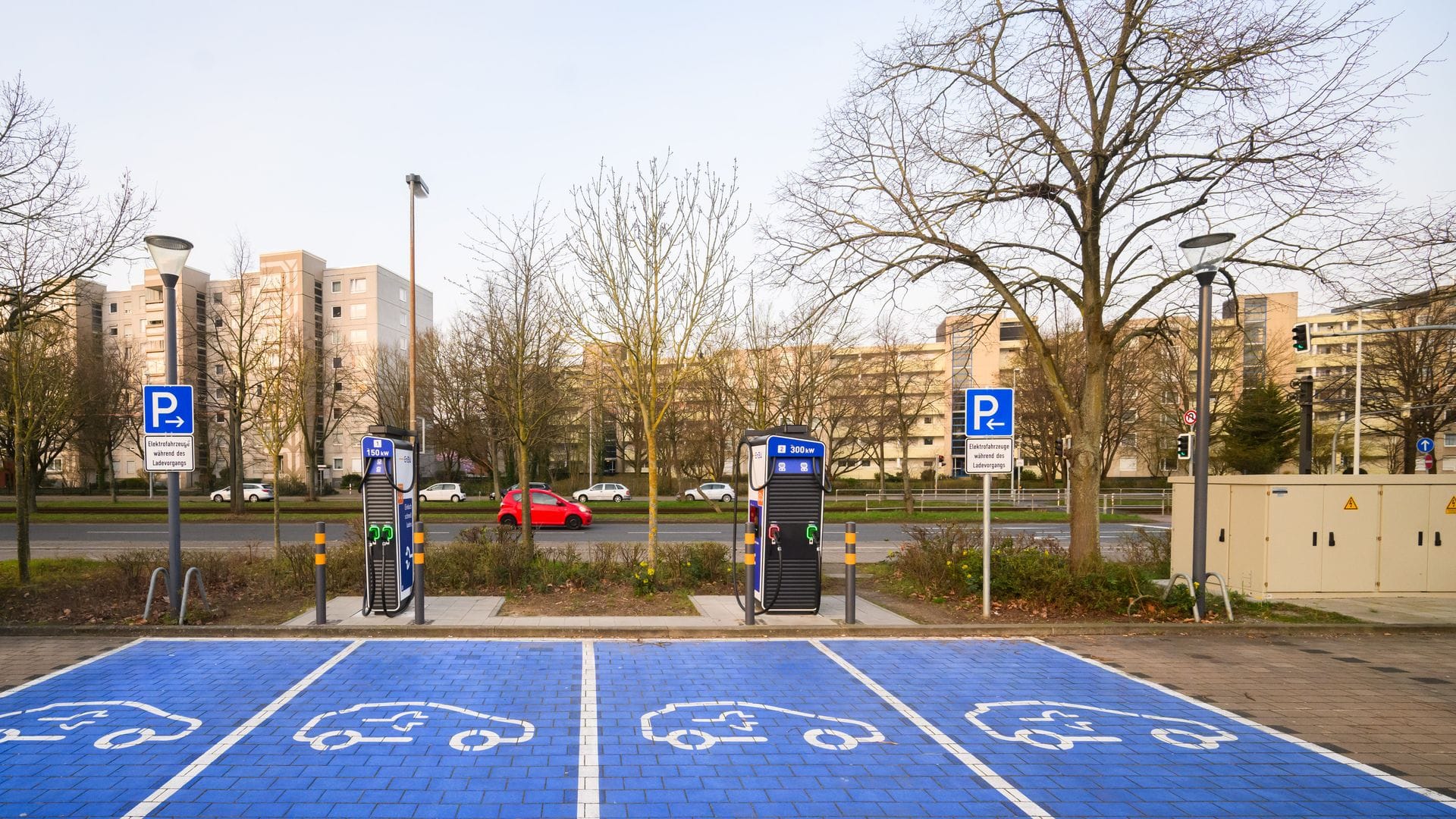 Leere Parkplätze  für Elektroautos