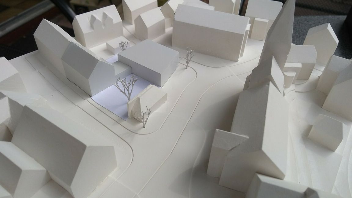 So könnte sich das neue Gemeindehaus in die bestehende Bebauung in Weil im Schönbuch einfügen.   Bild:  Q_bus Architektur, Altdorf