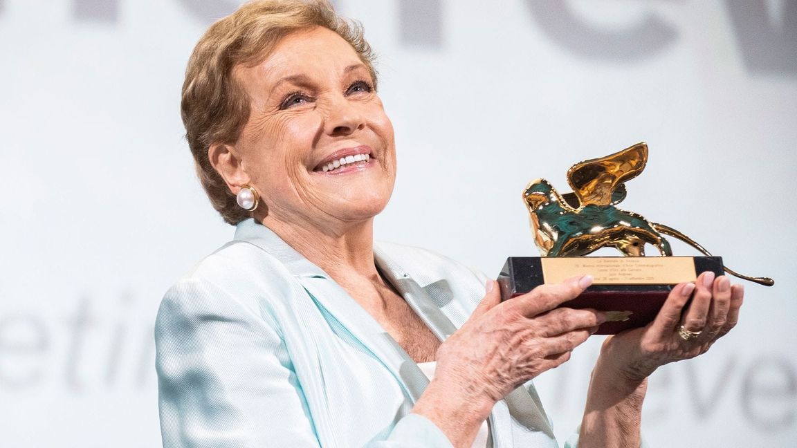 Julie Andrews - inzwischen 89 - wurde als Mary Poppins und mit dem Film-Musical "The Sound of Music" weltbekannt. 2019 erhielt sie in Venedig bei den Filmfestspielen einen Ehrenpreis.