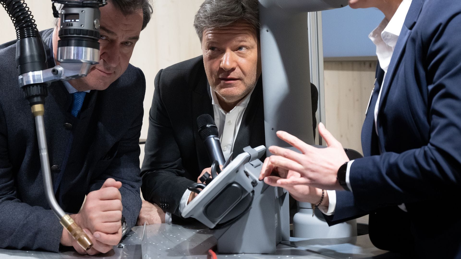 CSU-Chef Markus Söder kann sich eine schwarz-grüne Bundesregierung nicht vorstellen - und begründet das auch mit Robert Habecks Arbeit als Wirtschaftsminister. (Archivbild)