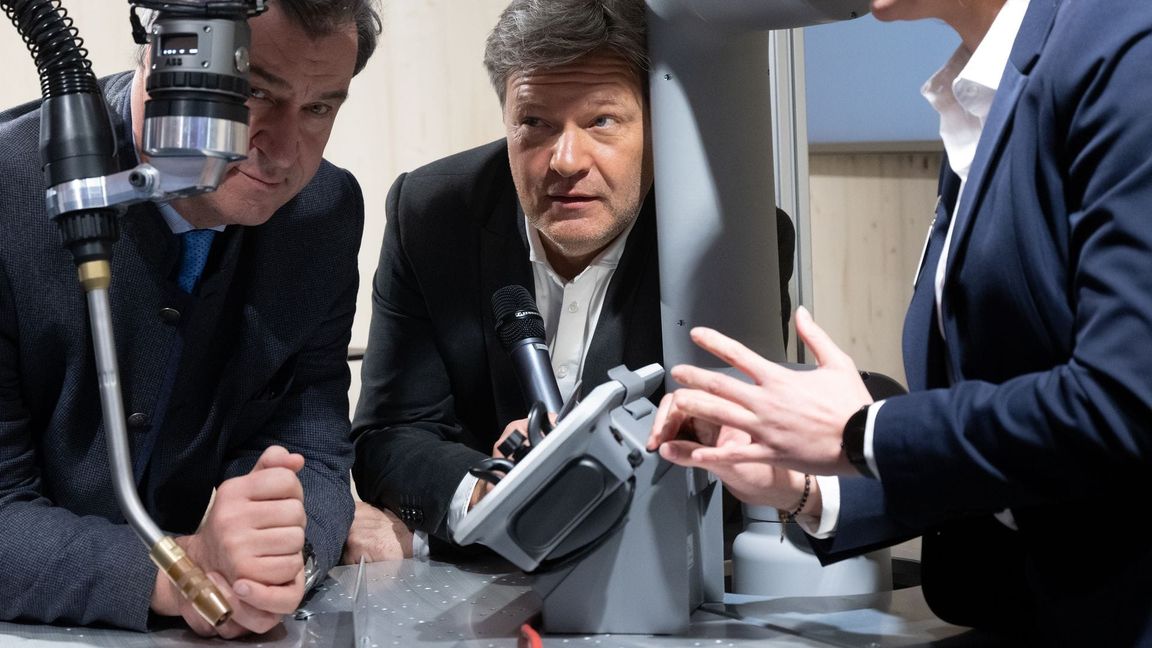 CSU-Chef Markus Söder kann sich eine schwarz-grüne Bundesregierung nicht vorstellen - und begründet das auch mit Robert Habecks Arbeit als Wirtschaftsminister. (Archivbild)