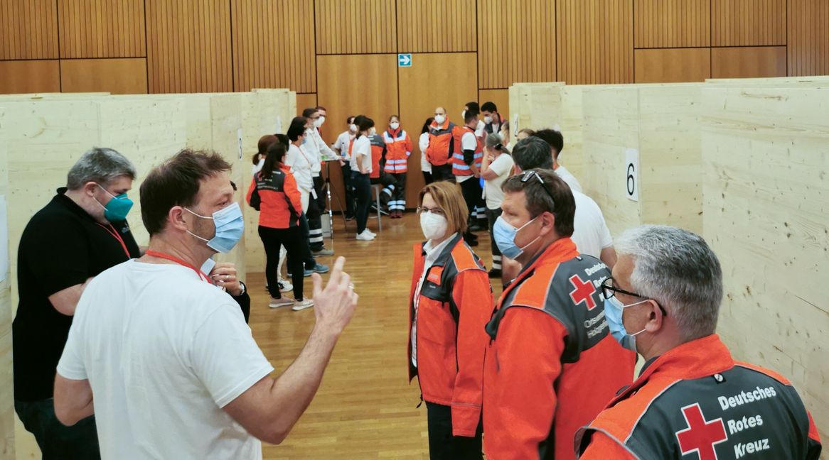 Viele in Vereinen engagierte Holzgerlinger haben mit dazu beigetragen, dass der Impf-Marathon zu einem vollen Erfolg geworden ist. Jetzt rufen sie gemeinsam dazu auf, sich impfen zu lassen. Bild: Hamann