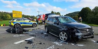 Der Biker verstarb noch an der Unfallstelle. Bild: SDMG / Dettenmeyer